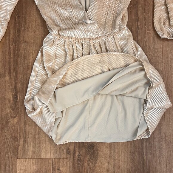 Alice + Olivia Beige Rania Wrap Style Mid-Length Pleated Cocktail Dress Sz 2 - Picture 11 of 15
